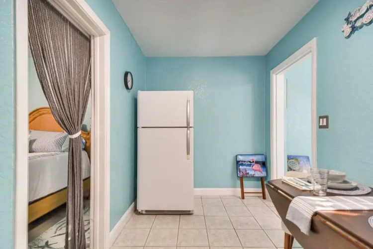 Central Location! Walkable Studio in St Pete Beach