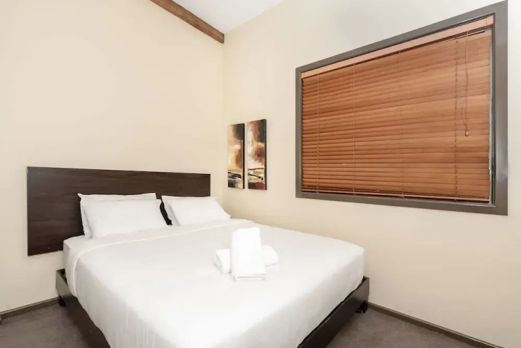 AirM8 Apartments the Oaks