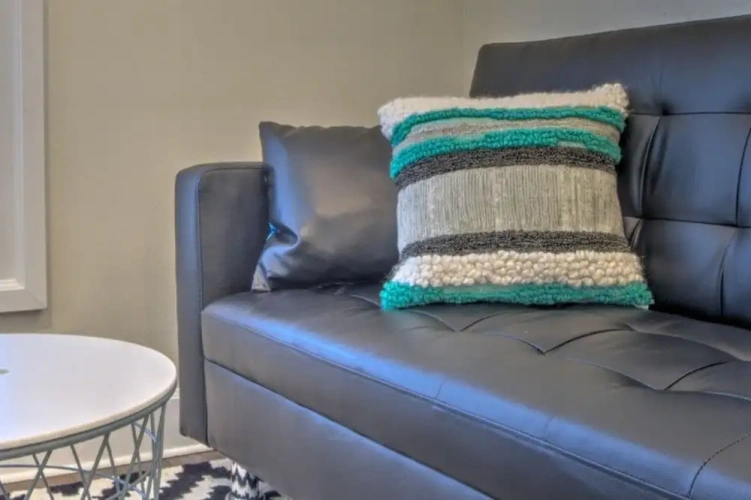 1 Bedroom Comfort room