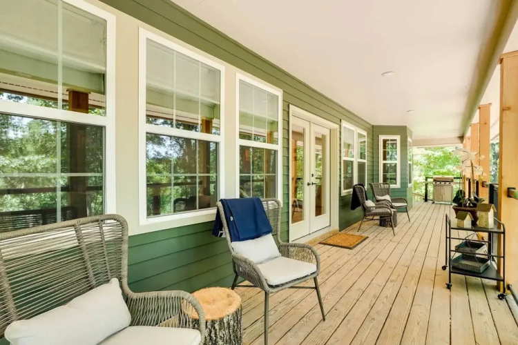 Spacious Home on Beaver Lake w/ Deck & Fire Pit!