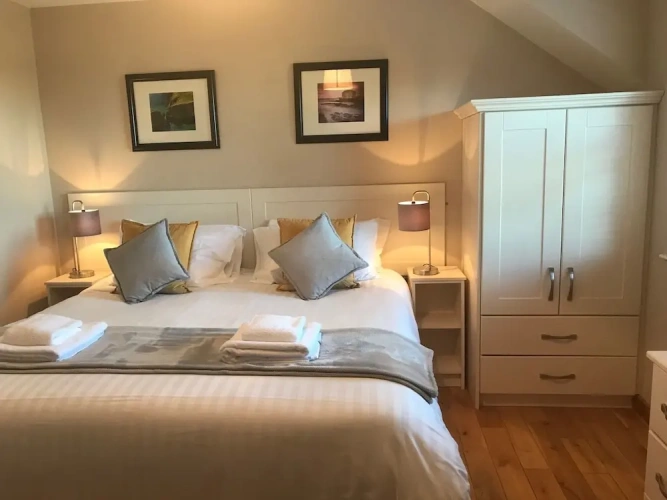 Twin Cottage