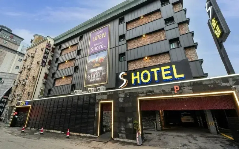 S Hotel