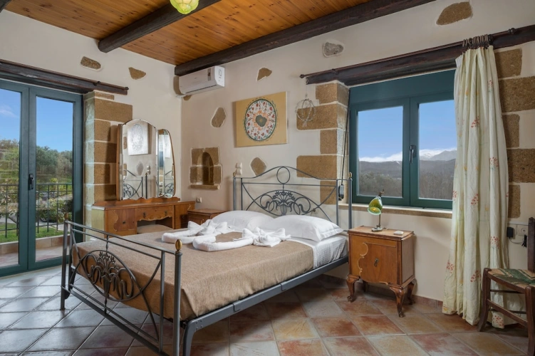 4 Bedrooms Villa