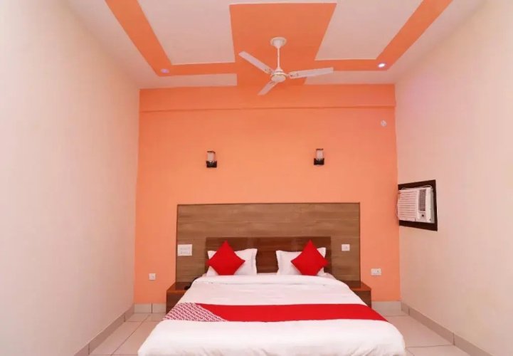 Hotel Almond Leaf By OYO Rooms