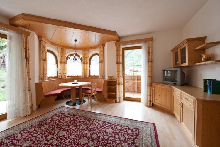 3 Bedrooms Apartment