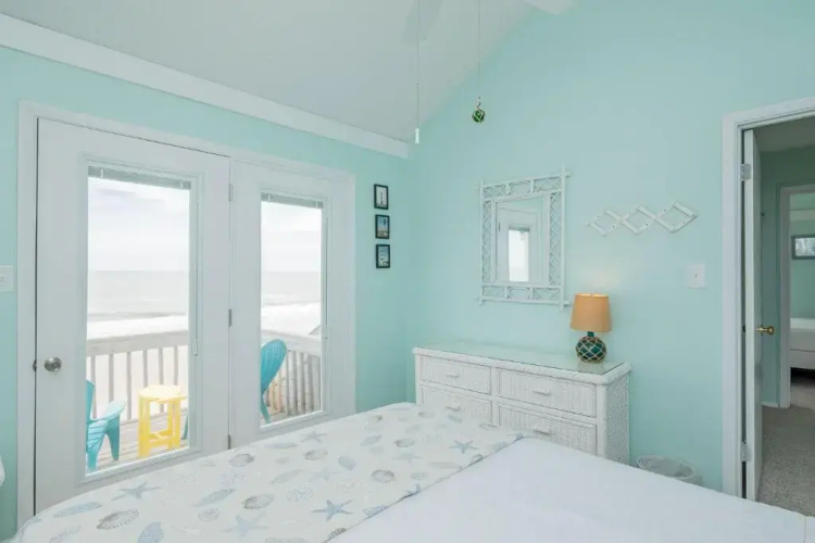 10 Conch Too by Oak Island Accommodations