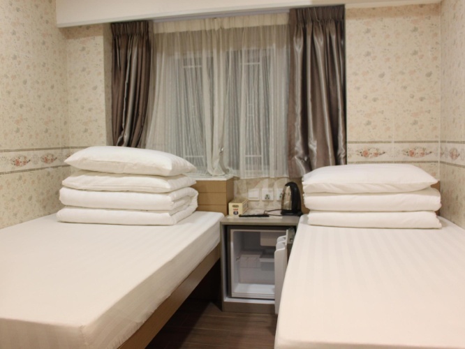 Standard Triple room