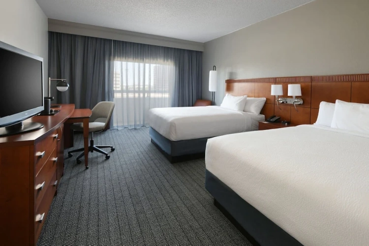 Standard Quadruple room with balcony and with courtyard view