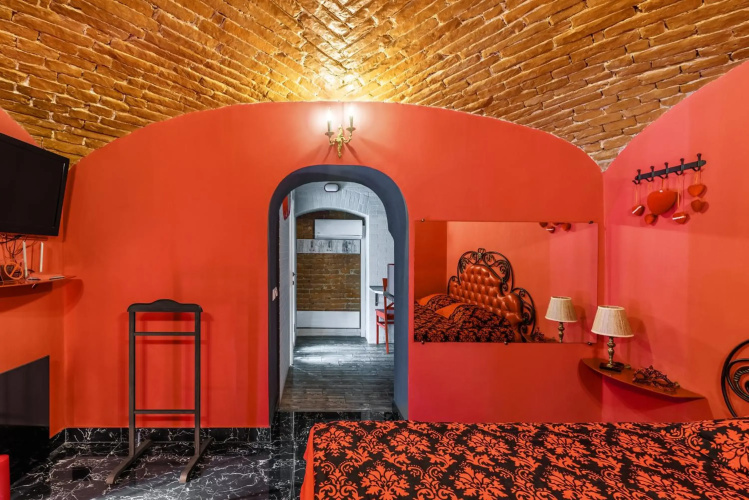 Apartment Masoch Style