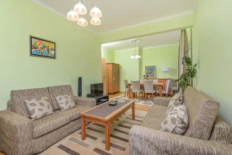 FM Deluxe 2-BDR Apartment - Homelike