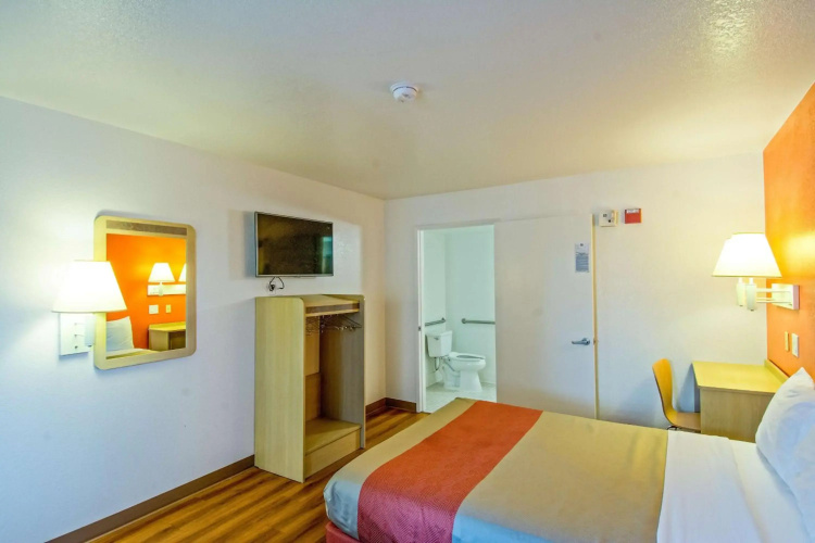 Motel 6 Redding, CA - South