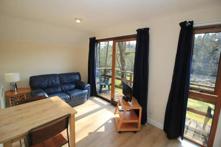 Burnbank Lodges