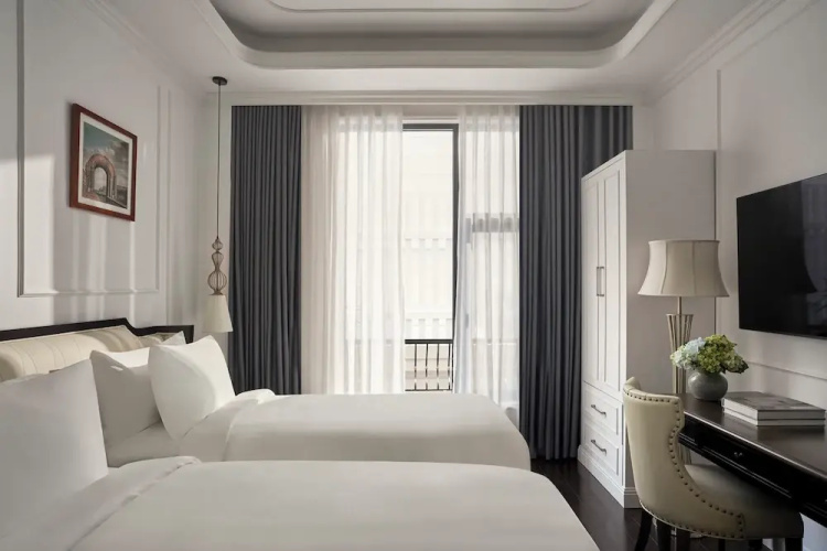 Nia Hotel