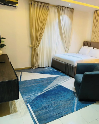 Crestwood Hotel And Suites
