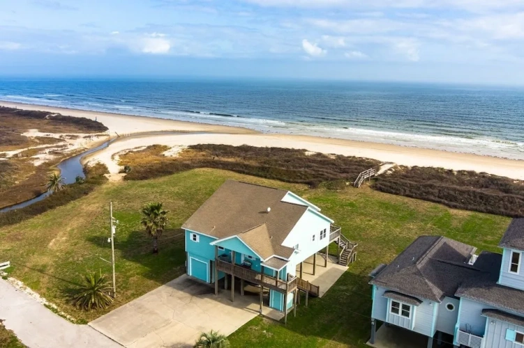 4 Bedrooms Cottage with balcony
