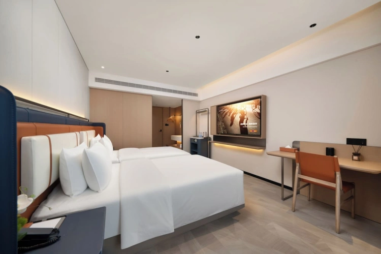 Superior Quadruple room with city view