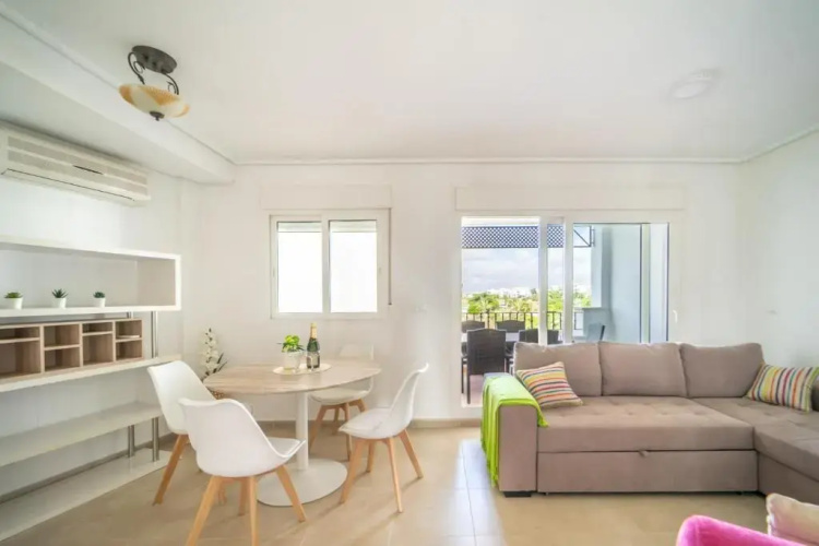 Bright Two Bedroom Apartment - RA721LT