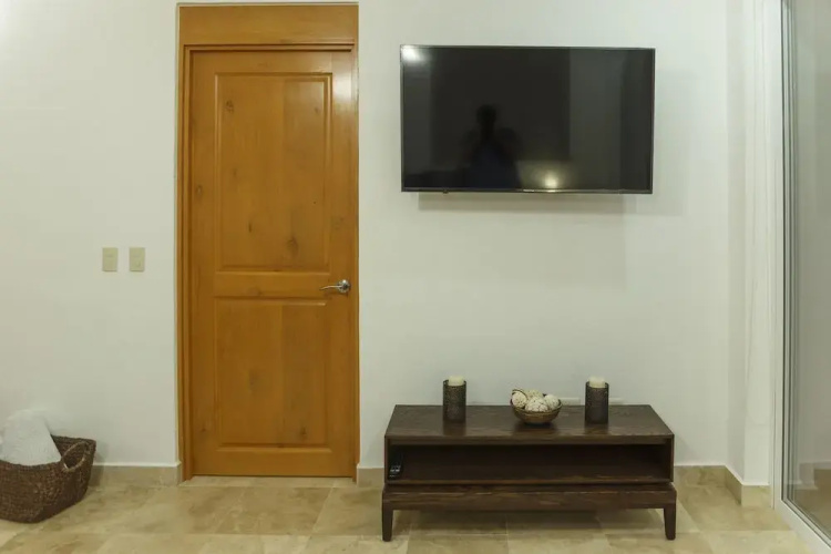 Peninsula 106 2 BR by Casago
