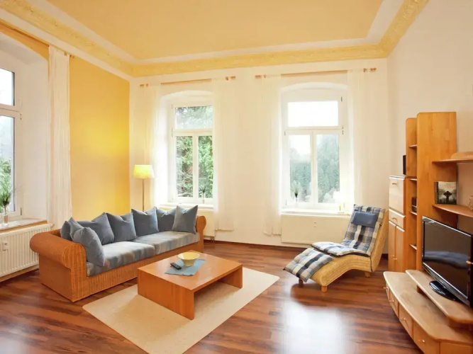 Moderne Villa in Borstendorf mit Park