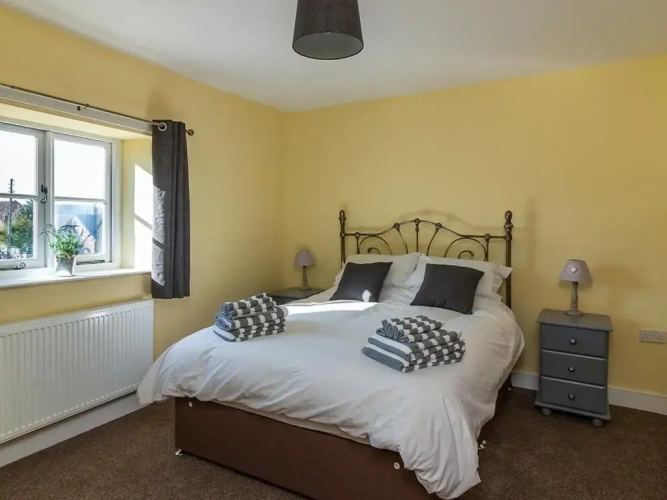 2 Bedrooms Cottage
