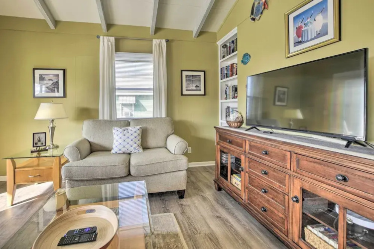 Holden Beach Family Abode - Steps to Ocean!