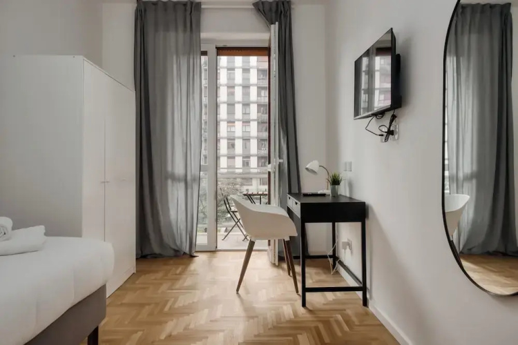 Beautiful apt with 2 balconies