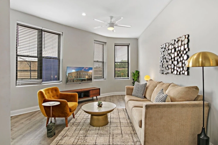 3 Bedrooms Apartment