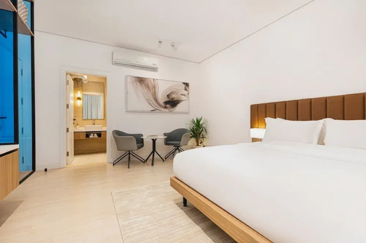 Luxurious 2-br Flat Almughrizat