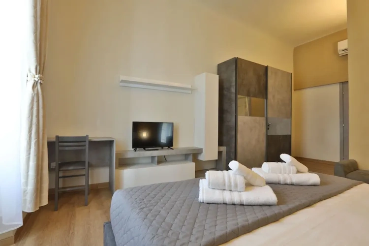 Comfort room with city view