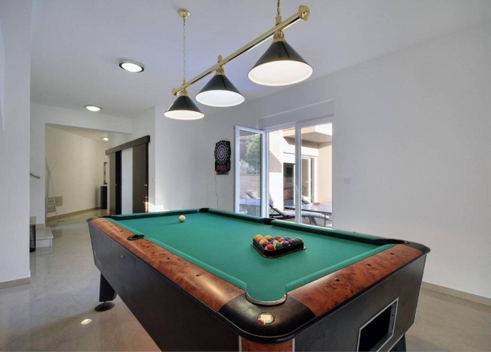 5 Bedrooms Villa