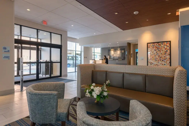 Holiday Inn Express & Suites Tulsa Downtown By Ihg