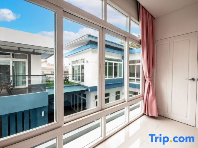 Luxury Pure Modern Pool Villa 5Bed Nr BTS|Central