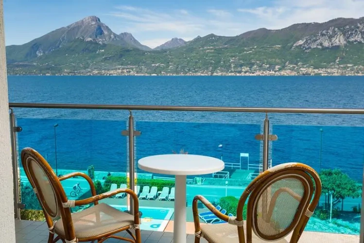 Standard Quadruple room with balcony and with lake view