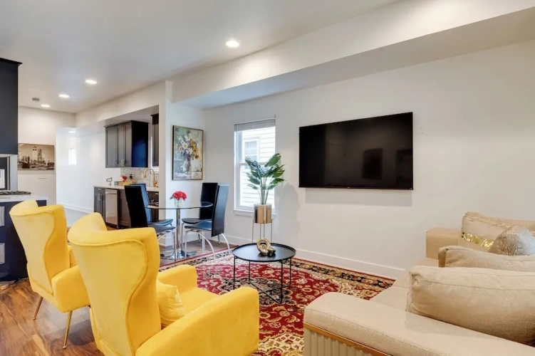 3 Bedrooms Apartment