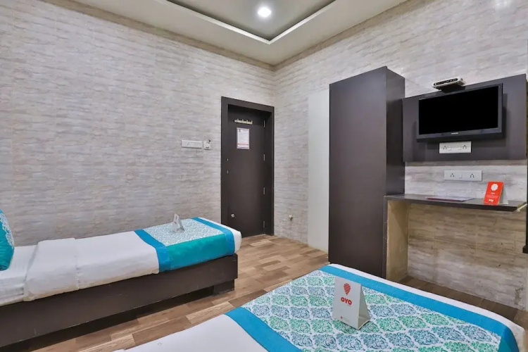 Hotel S K