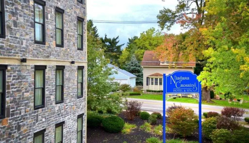Niagara Crossing Hotel & SPA Over view