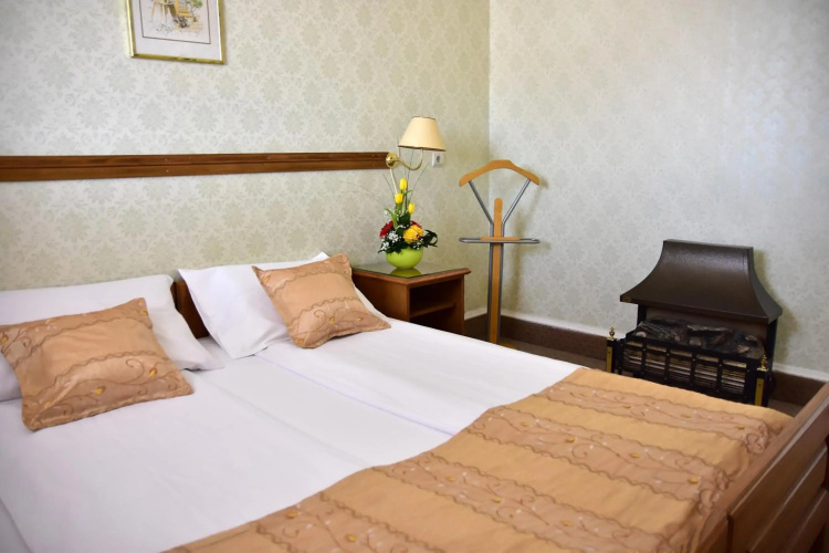 Hotel Lav