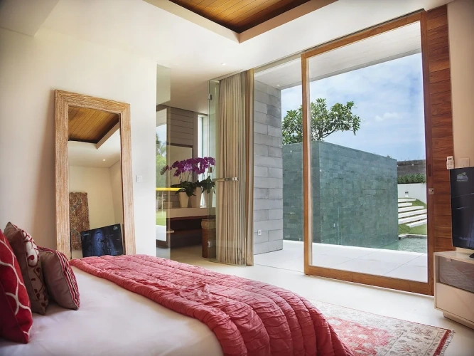 5 Bedrooms Villa