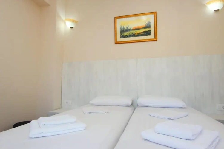 1 Bedroom Apartment with mountain view