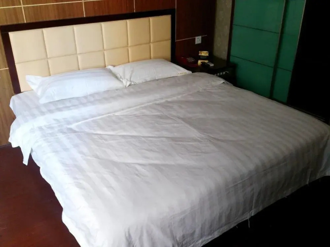 Wuhan Yanlong Business Hotel