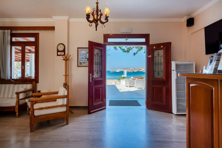 Irene Hotel & Studios - Beachfront