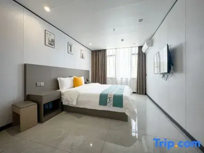 2 Bedrooms Luxury Suite with balcony and with river view