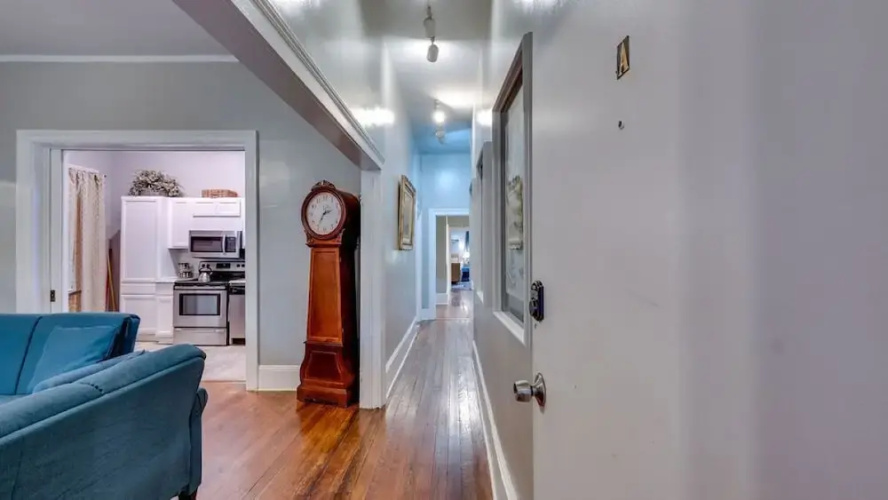 Comfortable Escape 2BR Historic Downtown