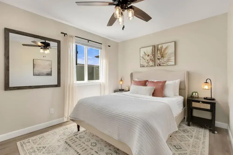 Downtown Windsor Home With Hot Tub & Pool Table