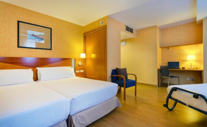 Standard Triple room