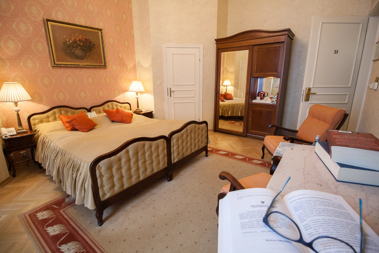 Grand Hotel
