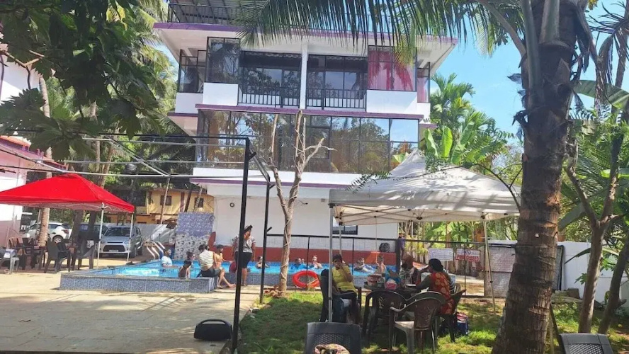 Colours fly Hotel