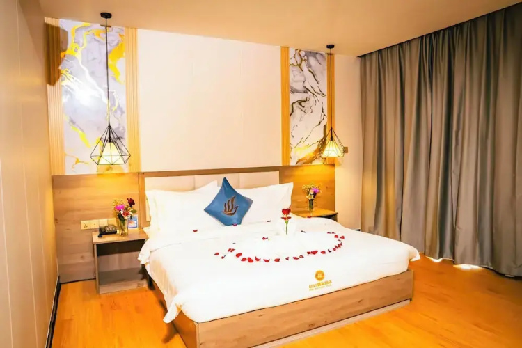 Sunshine Hotel