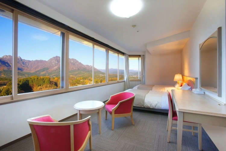 Standard Triple room with land view