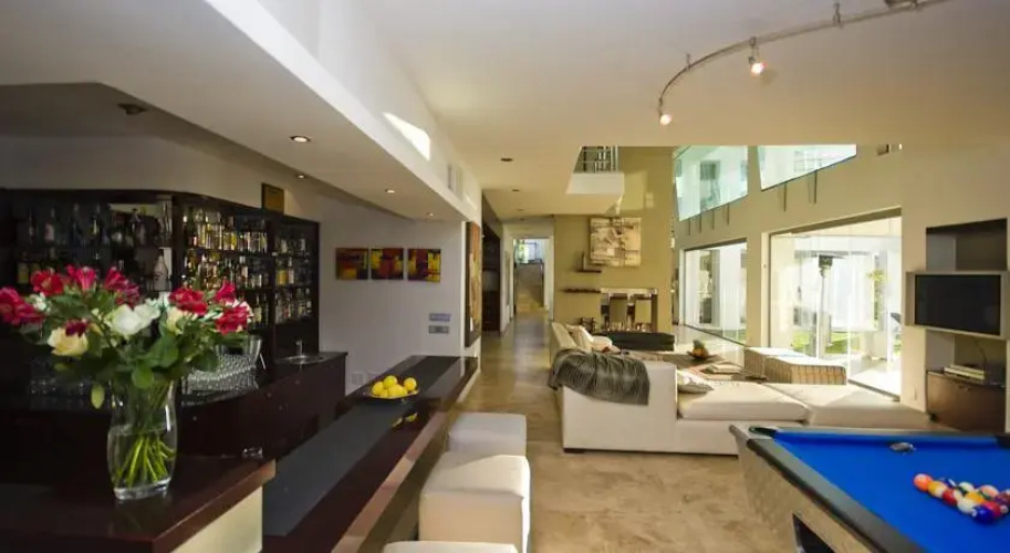 Hollywood Mansion